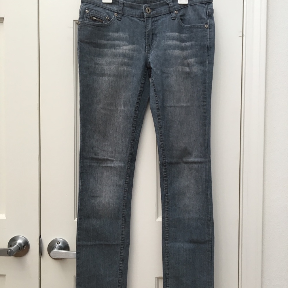 LOW-RISE SKINNY JEANS